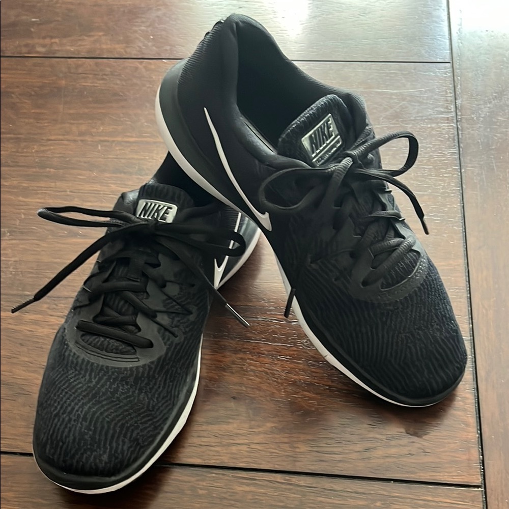 Nike Black Athletic Shoes with Streamlined Design